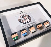 김동준님의 필모그래피들을 담은 키카쿠브 기록액자후기사진도 너무너무 예쁘게 남겨주셨답니다!또 자랑하러 올게요 -)⠀KIKAKUV custom toys of KimDongjun -)